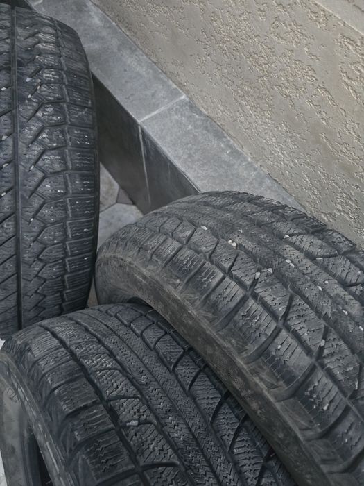 Продам шины зимние 215х60R16