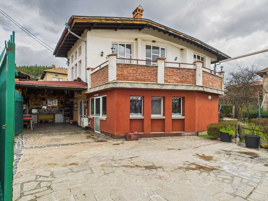 Продава се Къща в Годеч - 290 кв.м за 1363 €/кв.м - Снимка #1