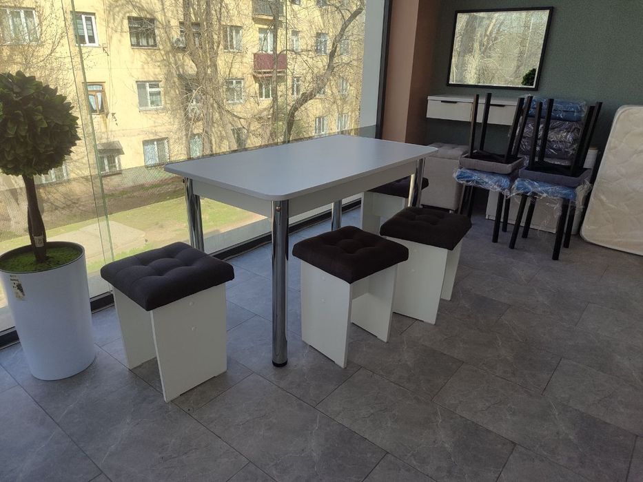Стол и стулья комплект