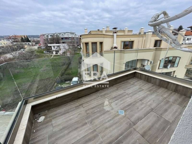 Двустаен ексклузивен апартамент за продажба, в нова сграда пред Акт 16