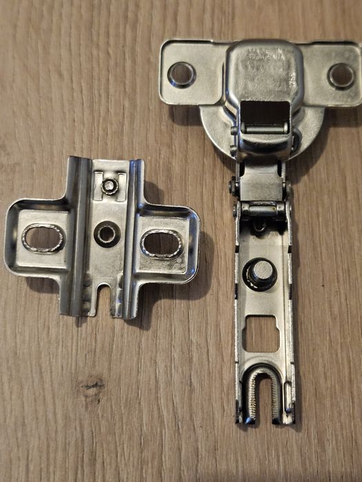 Мебелни панти с основи LAMA