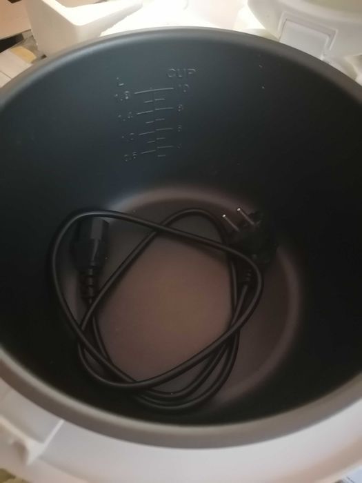 Мультиварка почти новая