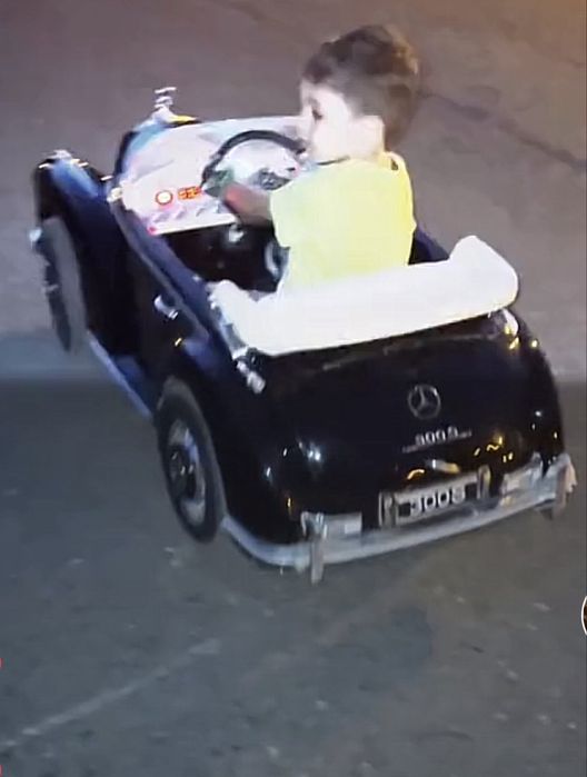 Masinuta electrica mercedes