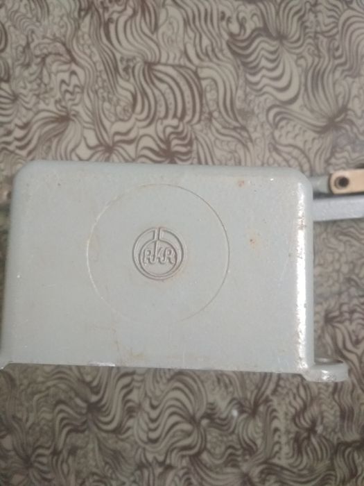 Продам дверной доводчик