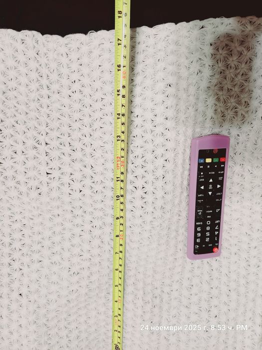 Широк плетен и плътен бял шал