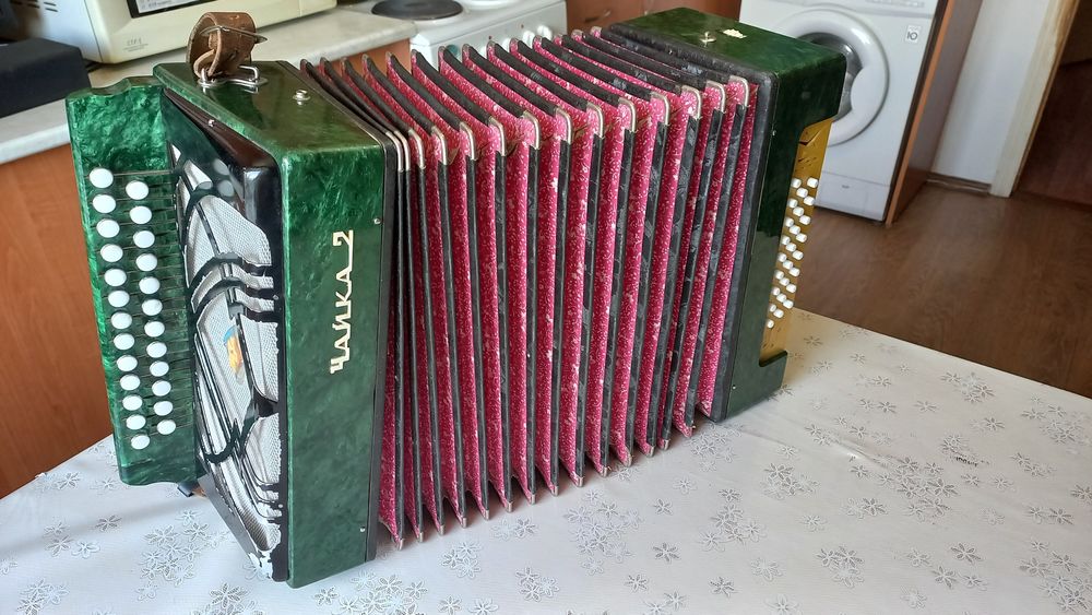 Продам гармонь Чайка 2