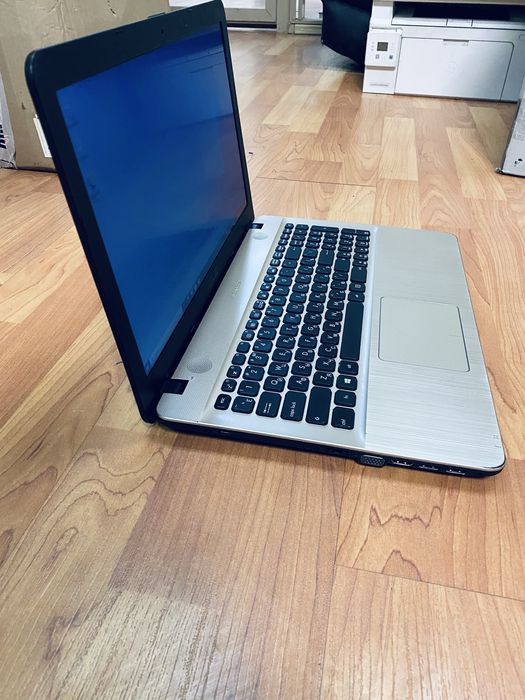 Продам ноутбук i7-7500