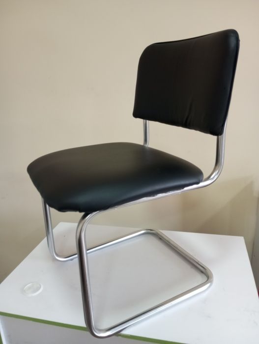 Срочно арзон нархда стул стол сотилади