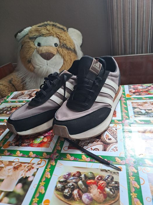 Vând adidasi,adidas marimea 44