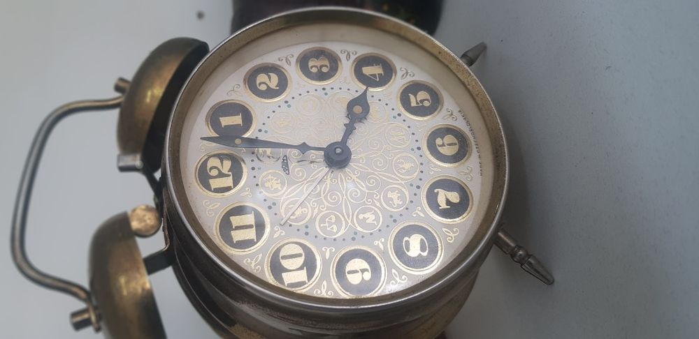 Стар настолен часовник PRIM от Чехословакия