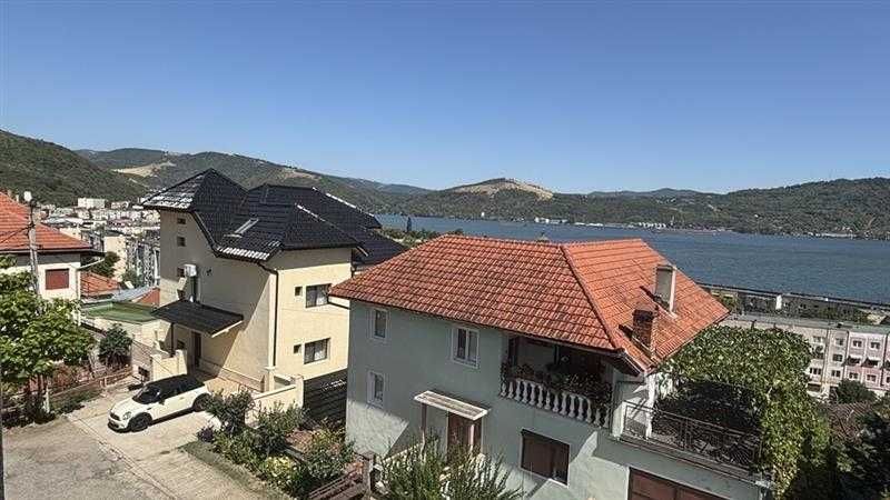 Apartament 3 camere in bloc vila 2 etaje, zona excelenta, decomandat, 2 bai, cu panorama unica