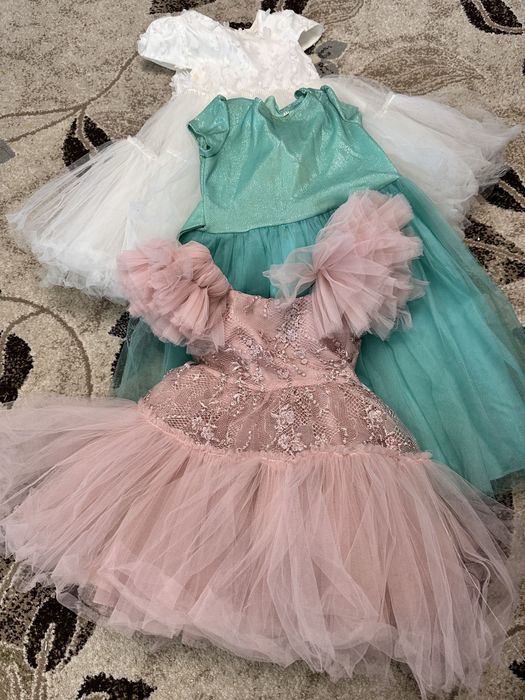 Продам платья 5-7 лет