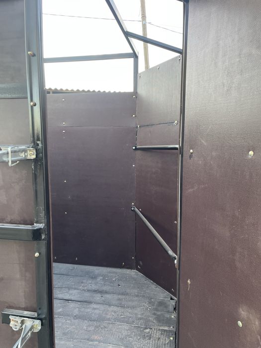 Продам прицеп коневозка