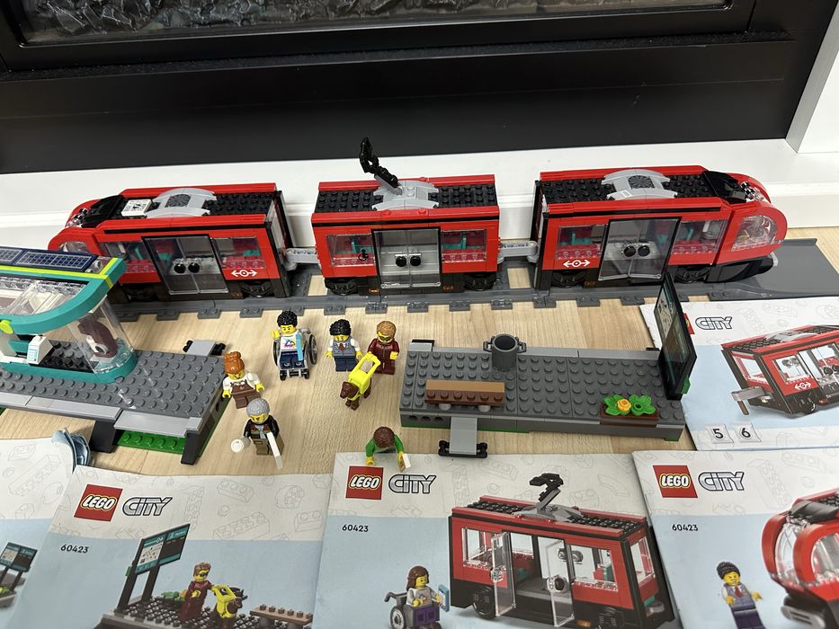 Lego City Statie si tramvai in centrul orasului 60423
