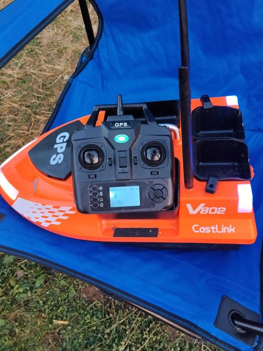 Лодка за Захранка Flytec V802 PRO 12000mAh – 4 Контейнера, 3 кг Товар, GPS Памет 160 Точки
