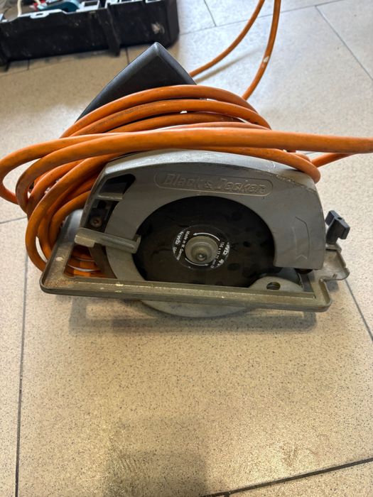 Ръчен циркуляр Black& Decker