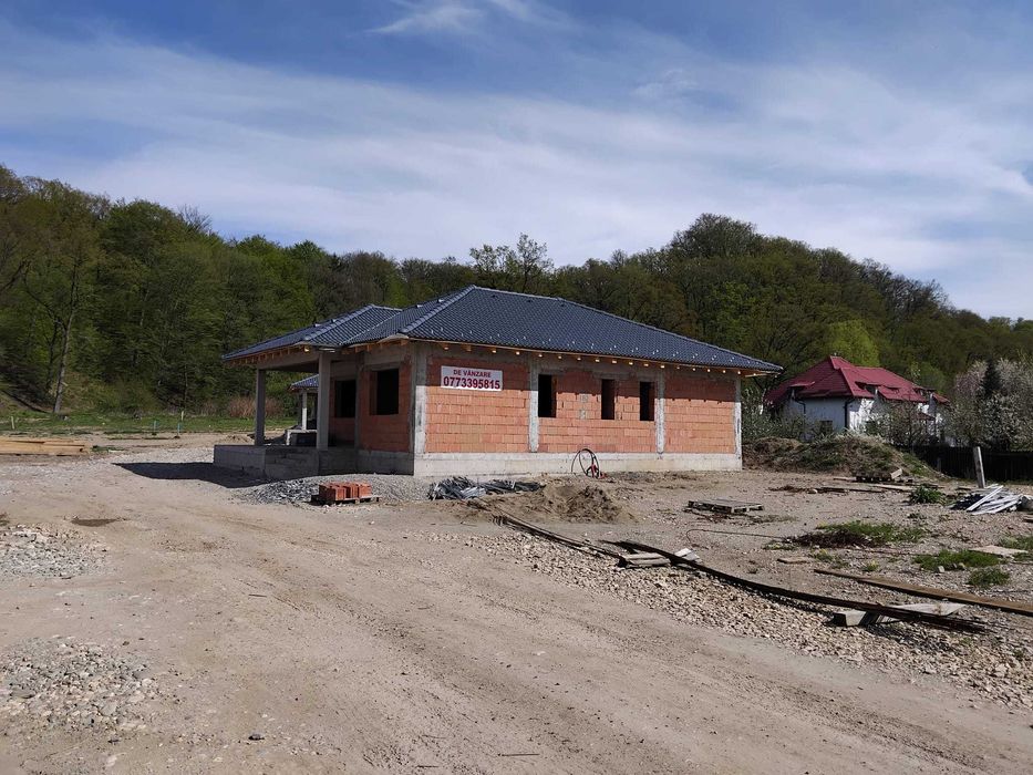 URGENT . 169900 EURO . Casa la marginea padurii intre Rasnov si Cristian. Jud. Brasov.