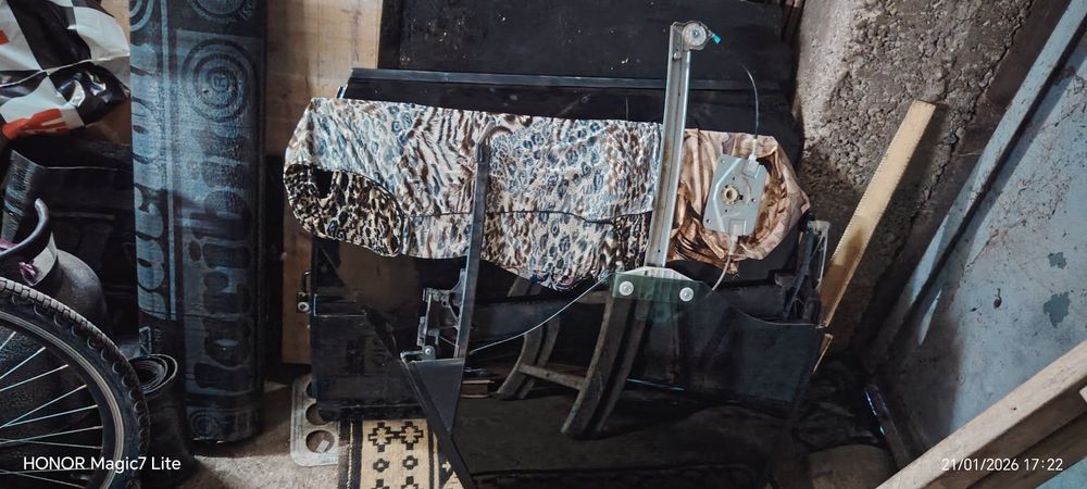 Стъклоповдигачи  със стъклата