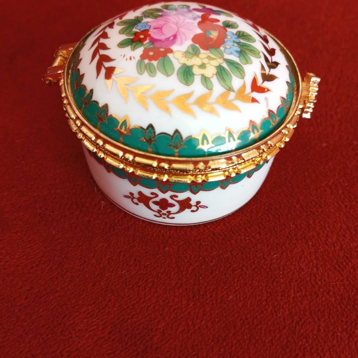 Керамична кутийка за бижута с обков