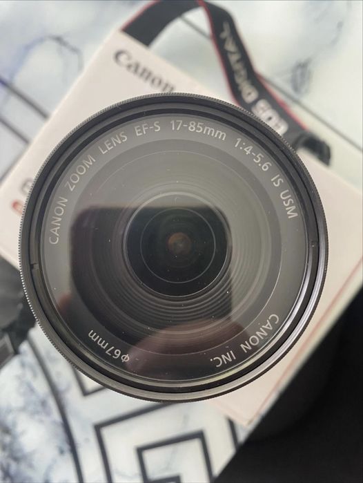 Canon EOS 700D фотоапарат