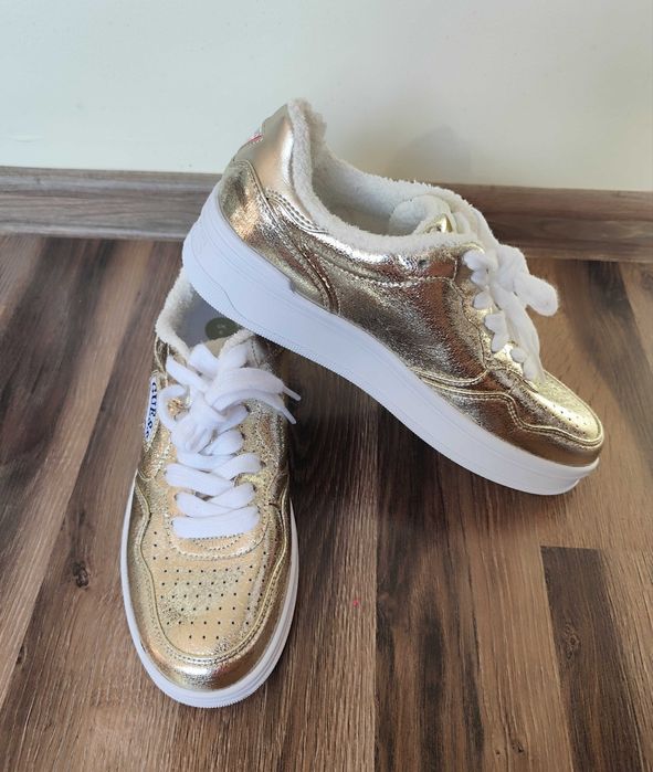 Нови оригинални кецове Guess Sybela