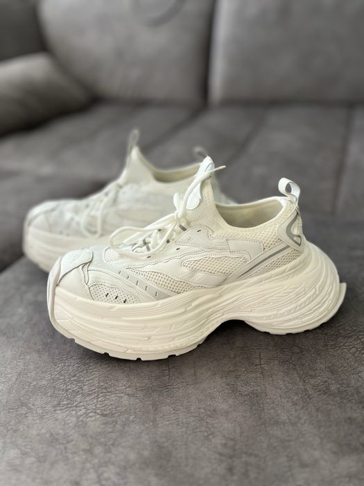 Кроссовки белые новые унисекс