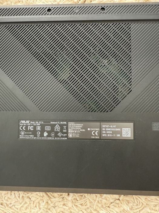 Laptop ASUS X571