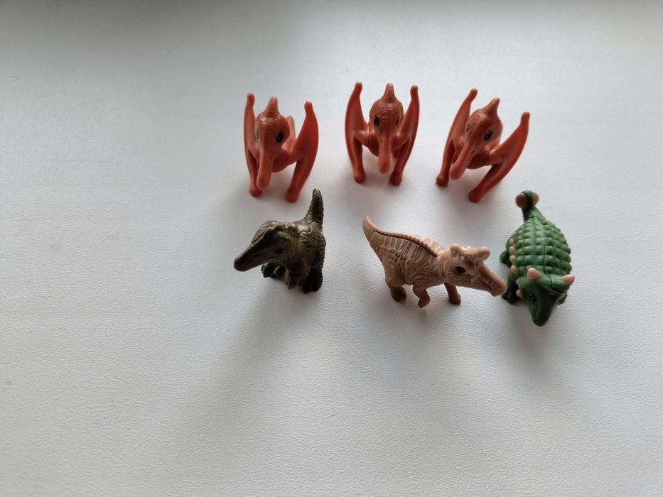 Продам новые фигурки из киндера.