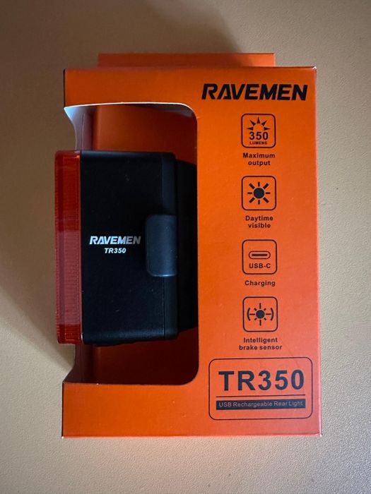 Lampa spate pentru bicicleta RAVEMEN TR350 este vizibila zi si noapte, 350 lumeni