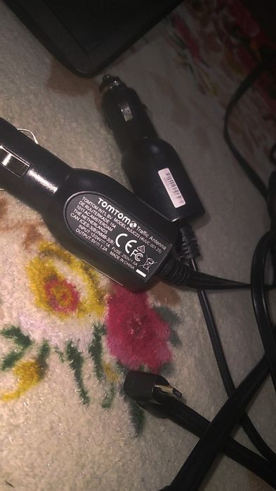 GPS TomTom - stare bună, cu încărcător auto