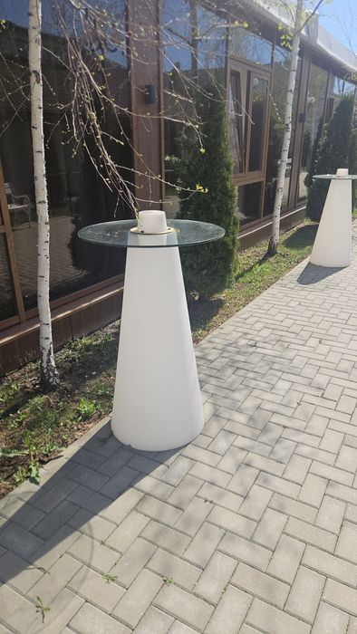 Masa cocktail  exterioară sau interor cu lumini ambientale