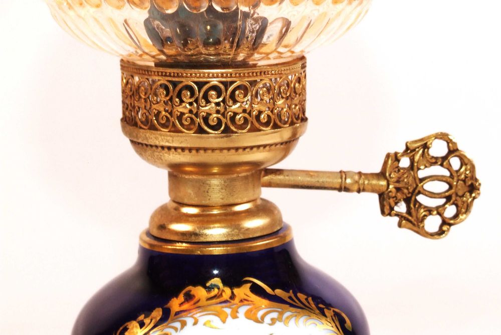 Veioza de masa "Cobalt Porcelain Limoges" stil baroque, pictura manuala, stare perfecta
