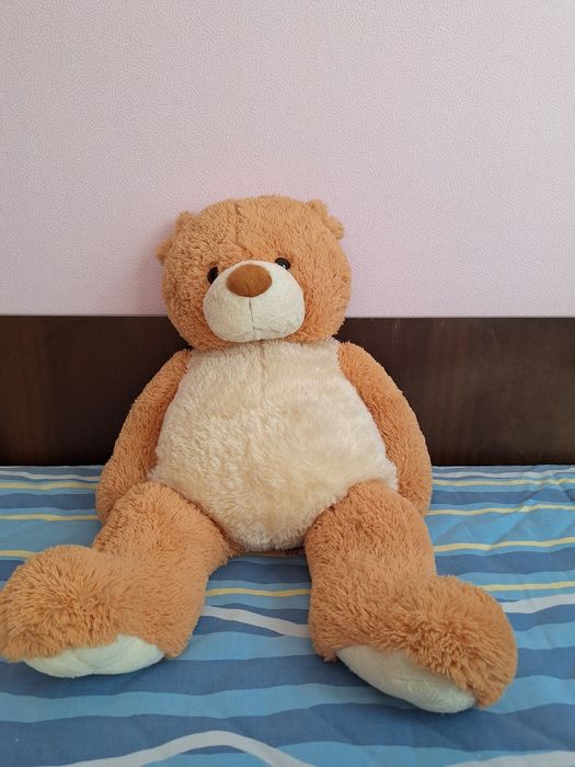 Голям плюшен мечок