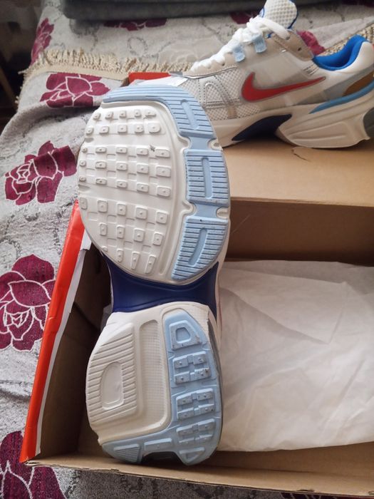 Продам кроссовки