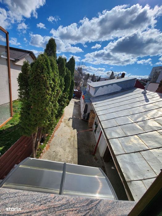 Casă rezidențială cu 9 camere, amplasare centrală