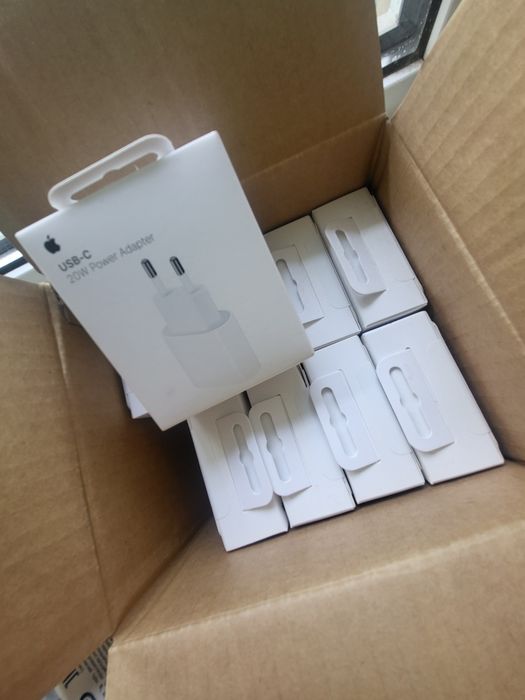 Продам адаптера на IPhone оригинальные