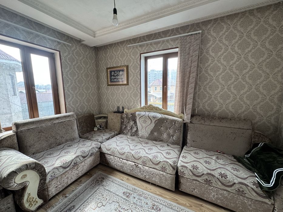 Диван угловой белый