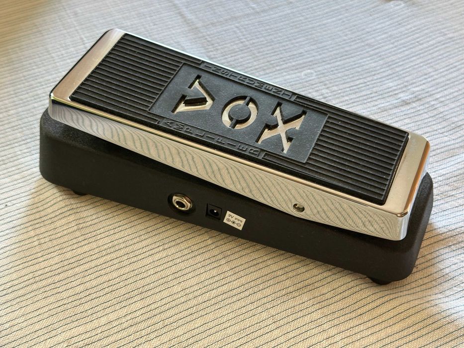 Multi-efecte si pedale de chitara Line 6, Strymon, Boss etc