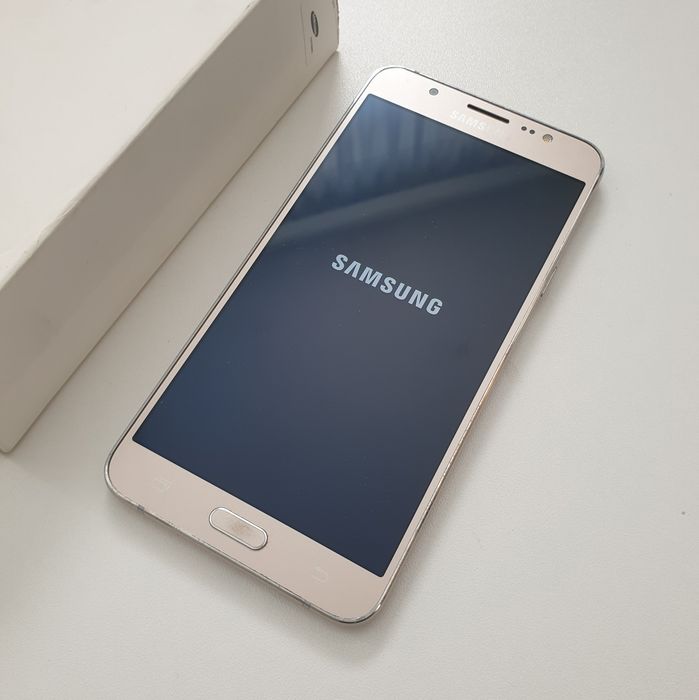 Сотовый телефон Samsung Galaxy J7