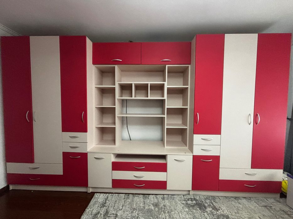 Vând dulap dormitor