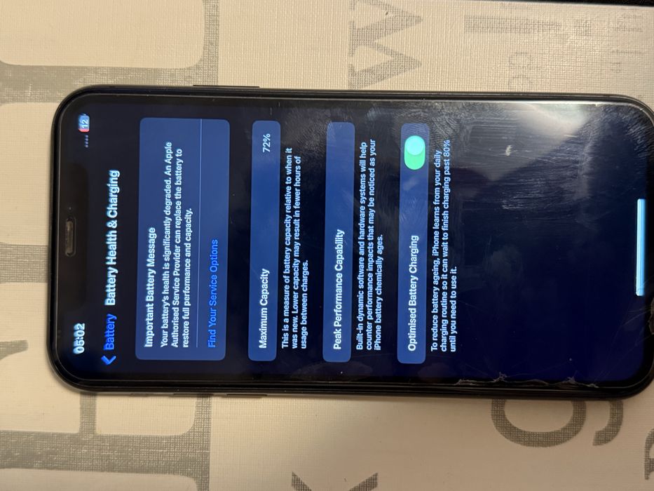 IPHONE 11 Black 64GB Unlocked, Original Box + 4 Cases