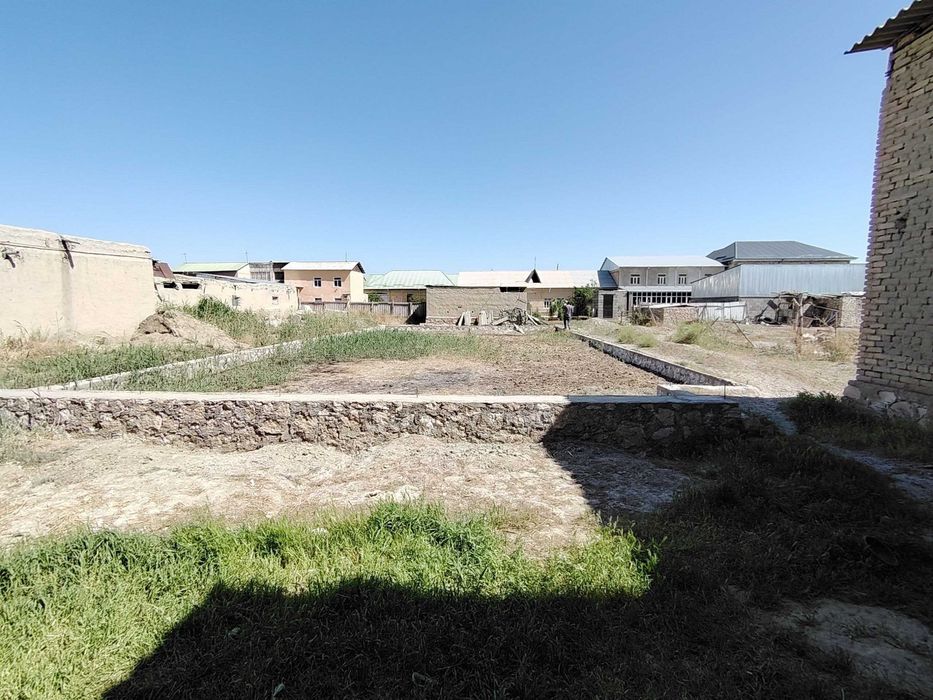 ПРОДАЁТСЯ УЮТНЫЙ УЧАСТОК
Бухарская область Каганский район Янги Хаят.