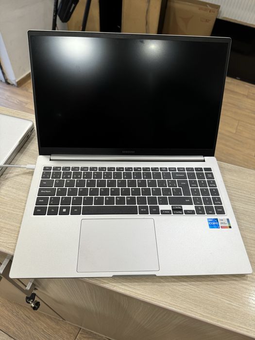 Samsung Galaxy Book 2, 15,6" FullHD, i5-1235U 4,4 GHz, 8GB , 512GB SSD