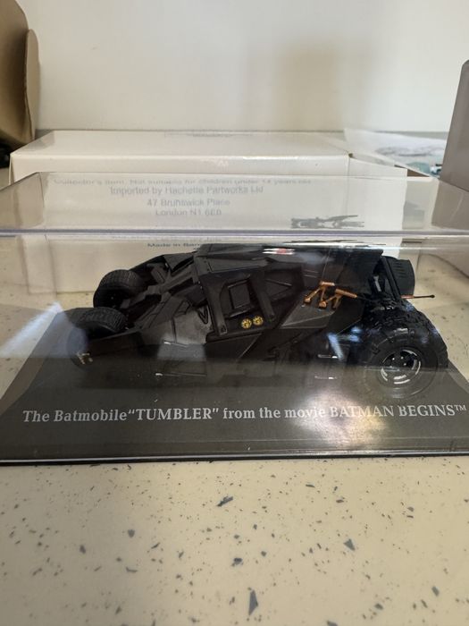 Macheta 1:43 Tumbler “the batmobile” si cana Batman Deagostini