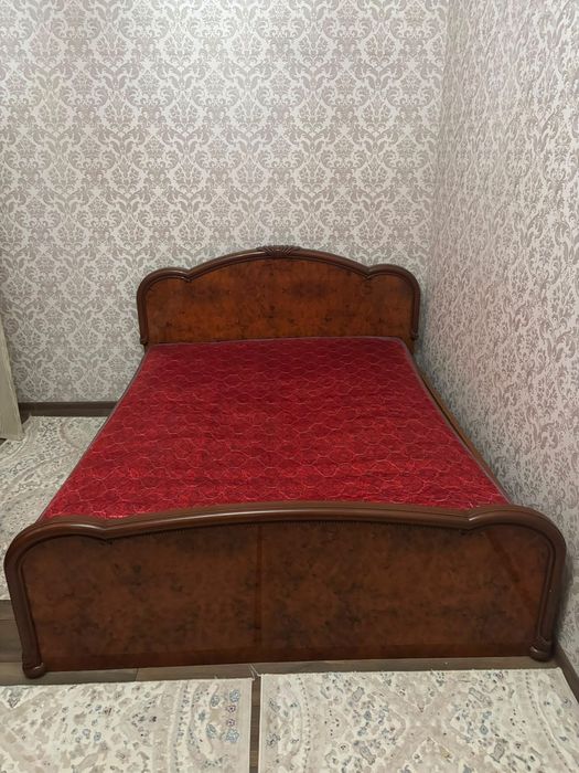 Продается спальный гарнитур
