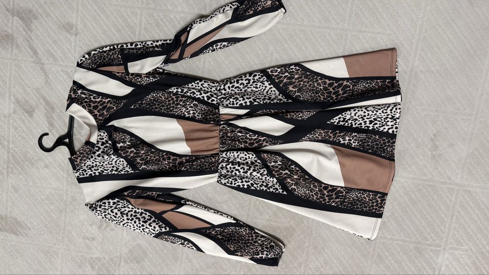 Рокля уникална шарка