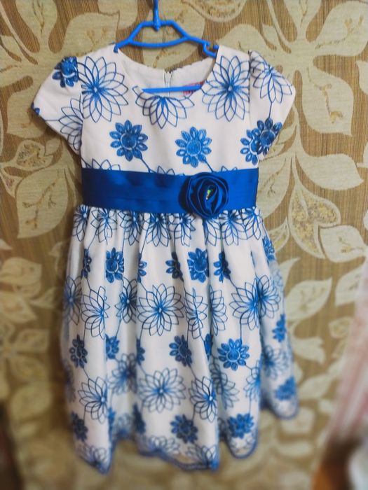 Продам детское платье на 4 года