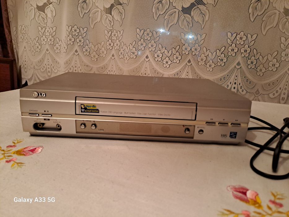 Видеомагнитофон LG