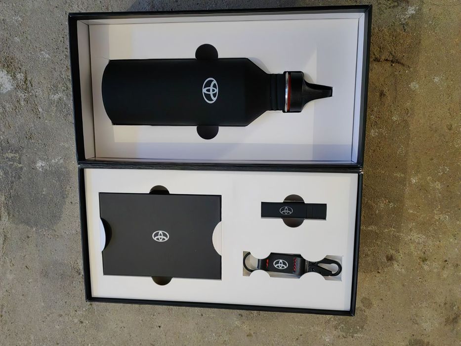 Продавам аксесоари за Тойота и Киа