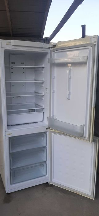 Холодильник Samsung